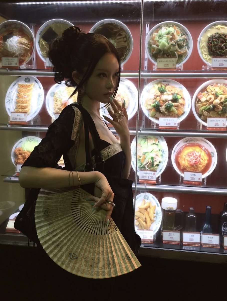 kimokimokimo00's tweet photo. 現実離れした、決して万人ウケでは無い唯一無二の世界観を持ってる女の子って自分をしっかり貫いていて身も心も美しいと思う... https://t.co/ktC2PI339P