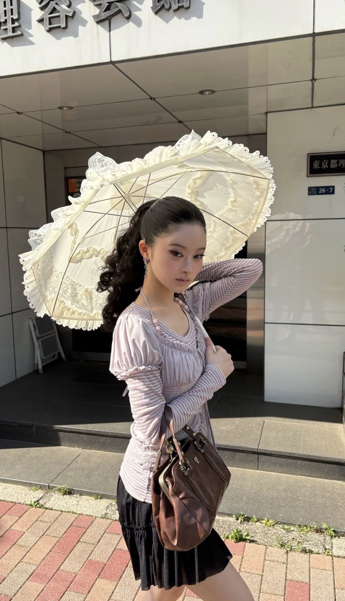 kimokimokimo00's tweet photo. 現実離れした、決して万人ウケでは無い唯一無二の世界観を持ってる女の子って自分をしっかり貫いていて身も心も美しいと思う... https://t.co/ktC2PI339P