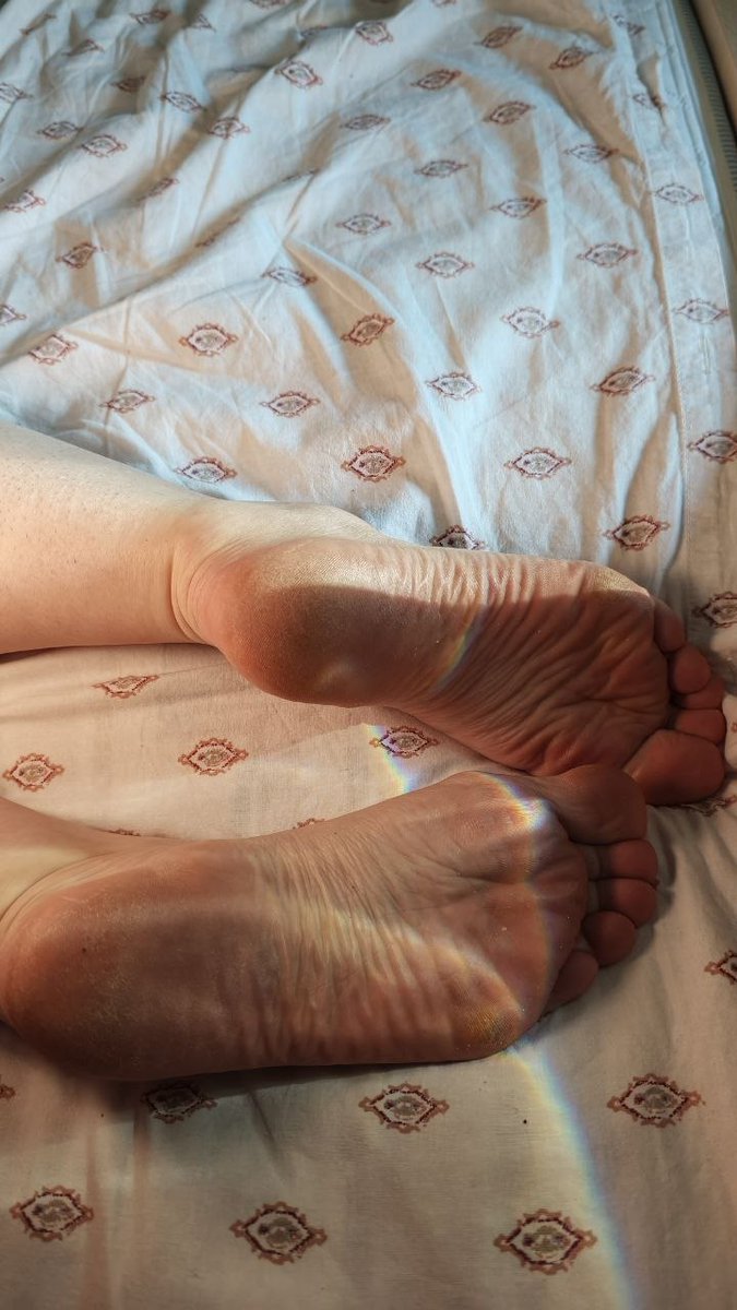 PepperflameZoey's tweet photo. #feet #feetfetısh #foot #footfetısh #worship https://t.co/ctK1UngUep