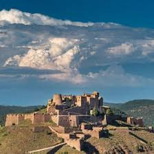 Antoni_Gelonch's tweet photo. #TalDiaComAvui, el 1714, les viles d Cardona i d Sant Martí Sarroca, darrers bastions continentals austricistes, capitularen  i foren ocupades x tropes borbòniques.
El Principat d Catalunya veié abolides les seves llibertats i drets i s’inicià un temps d submissió q encara dura. https://t.co/Fttnpbygcq