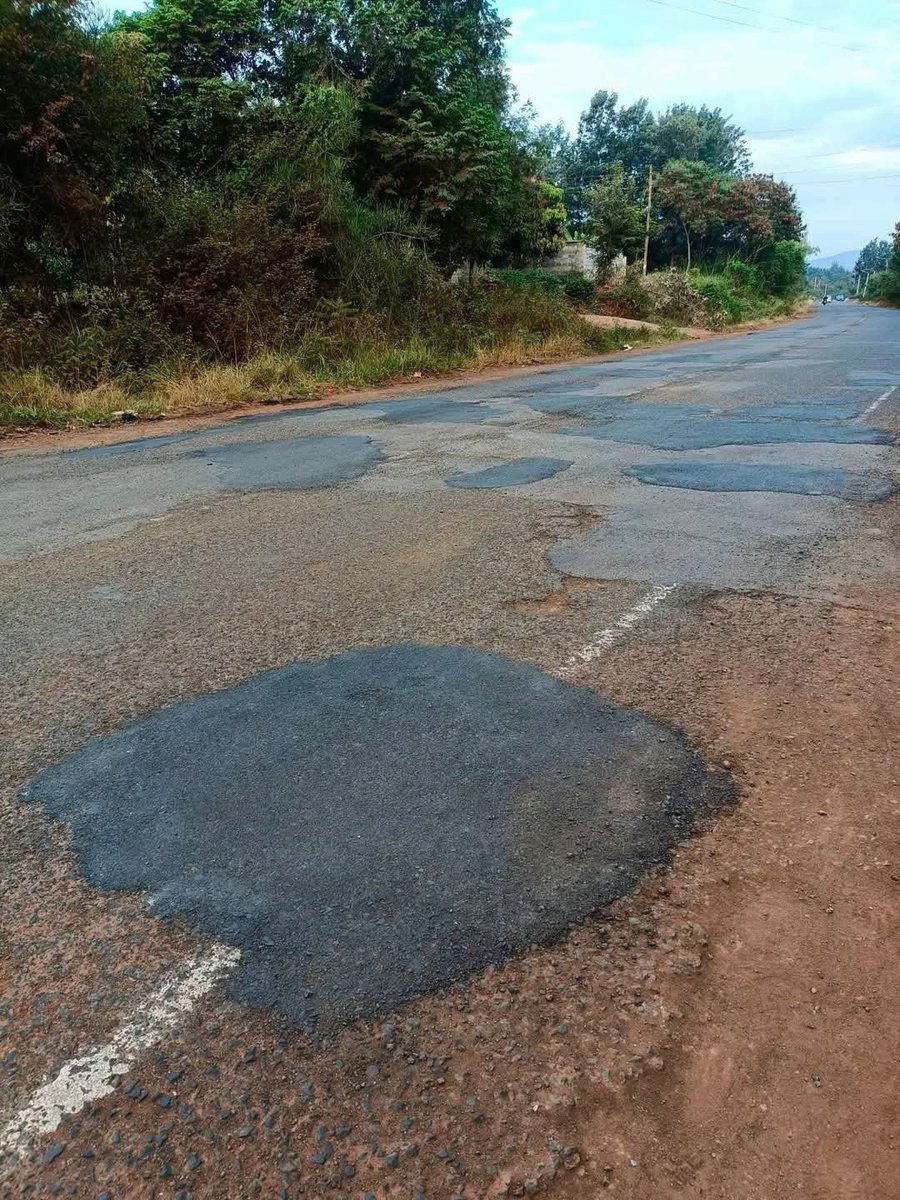 MwangiHub's tweet photo. On paper, it is indicated that the Embu–Siakago Road has received a major facelift, with probably millions of shillings having been spent.
But the pictures below tell a different story. https://t.co/7IPRLEMisR