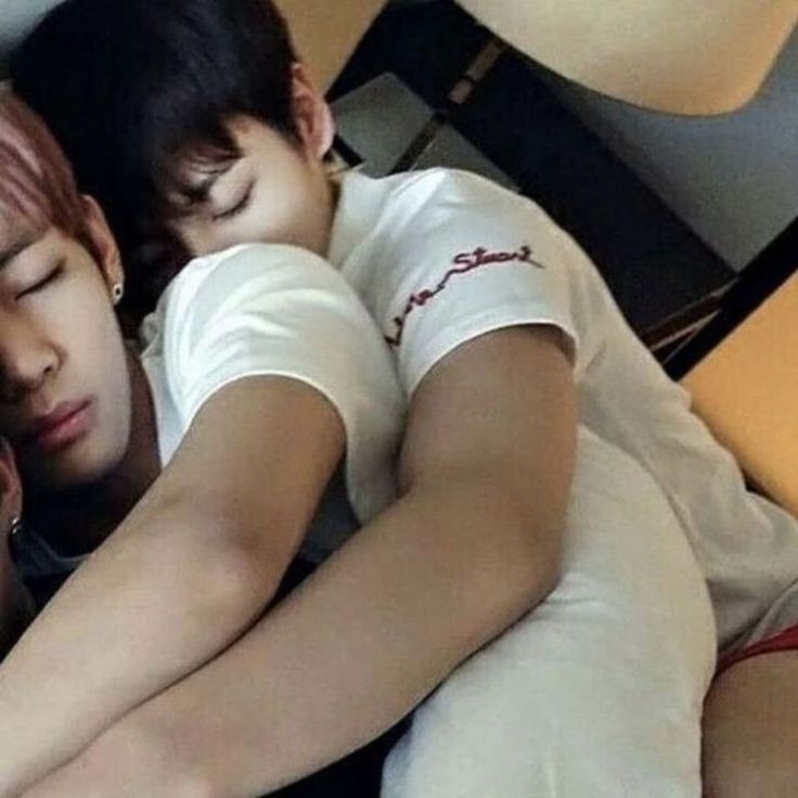 ggukvarbie's tweet photo. "taehyungie hyung made me come out of my shell" IM CRYING BRO😭 https://t.co/Jd1e4uuSrm