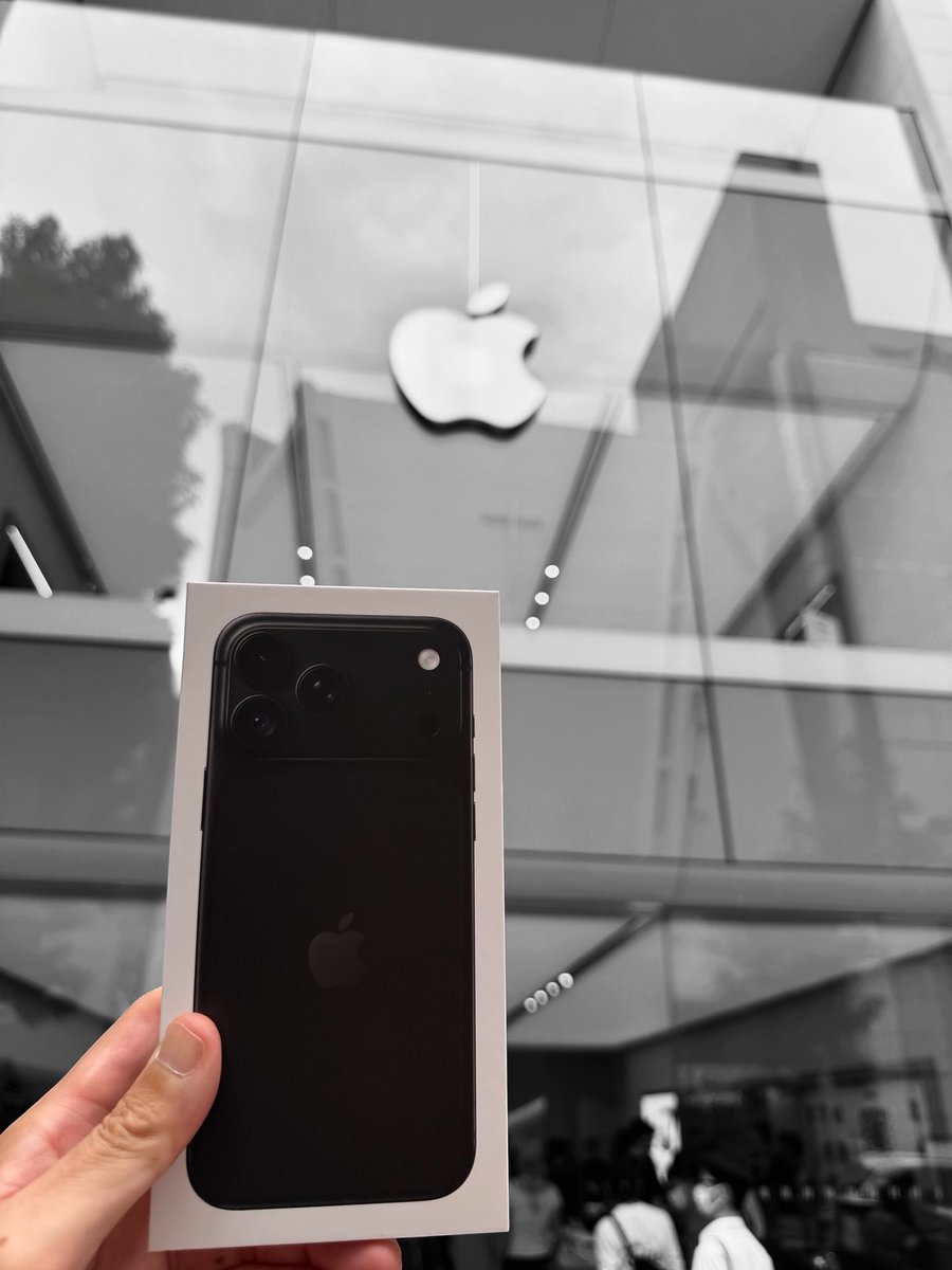 szk_mk38's tweet photo. iPhone18proピックアップ完了✅
さぁ使い倒すぞ😁 https://t.co/iyZNpM4TKA