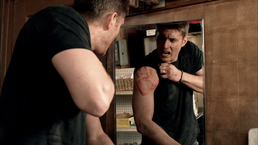 DestielDen's tweet photo. Cas really laid a claim on his omega in his first episode https://t.co/jY2L1BM5fj