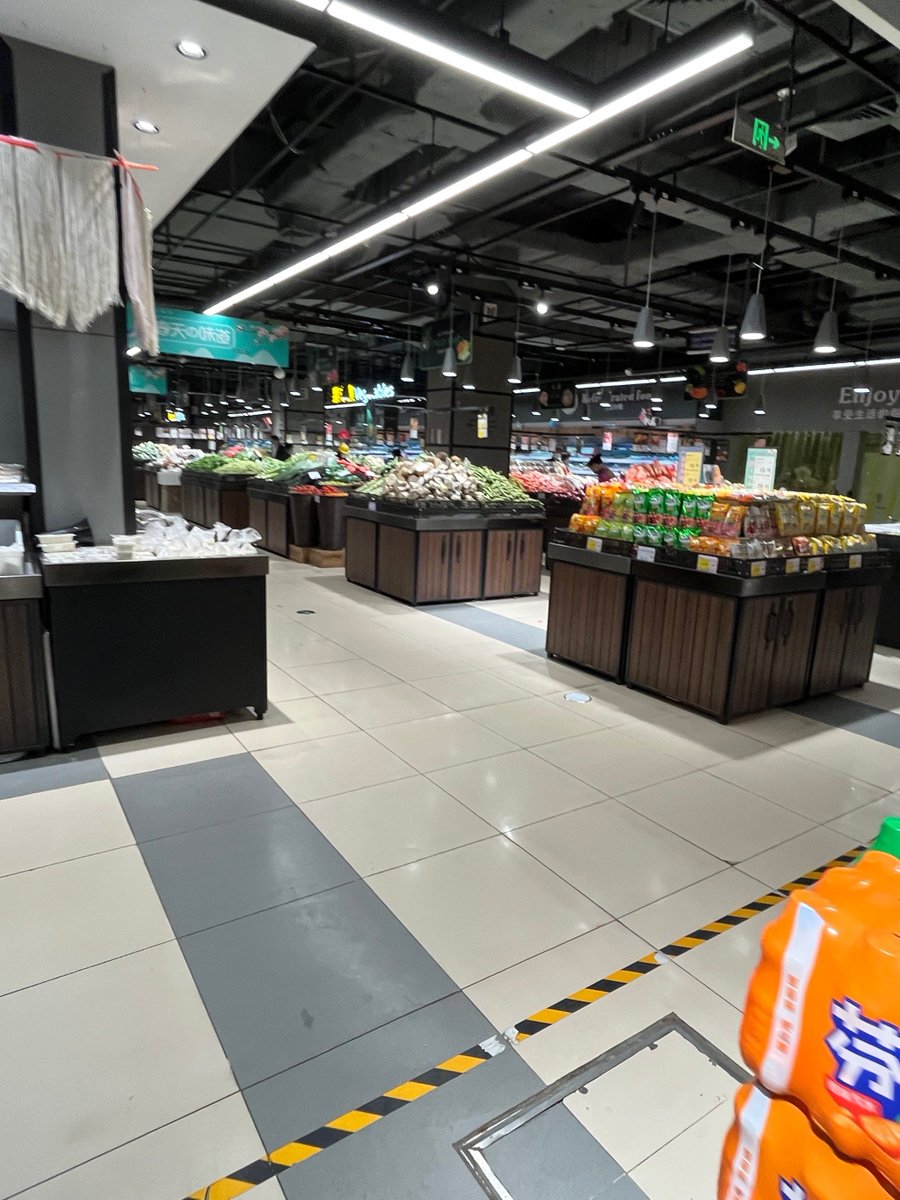 roli1971's tweet photo. Just restocked our fridge with cold oolong tea, creamy matcha ice cream and crispy instant noodles  Perfect quick bites for your busy workday! Stop by before 7pm for 5% off on all instant snacks! https://t.co/psiCSuhjAp