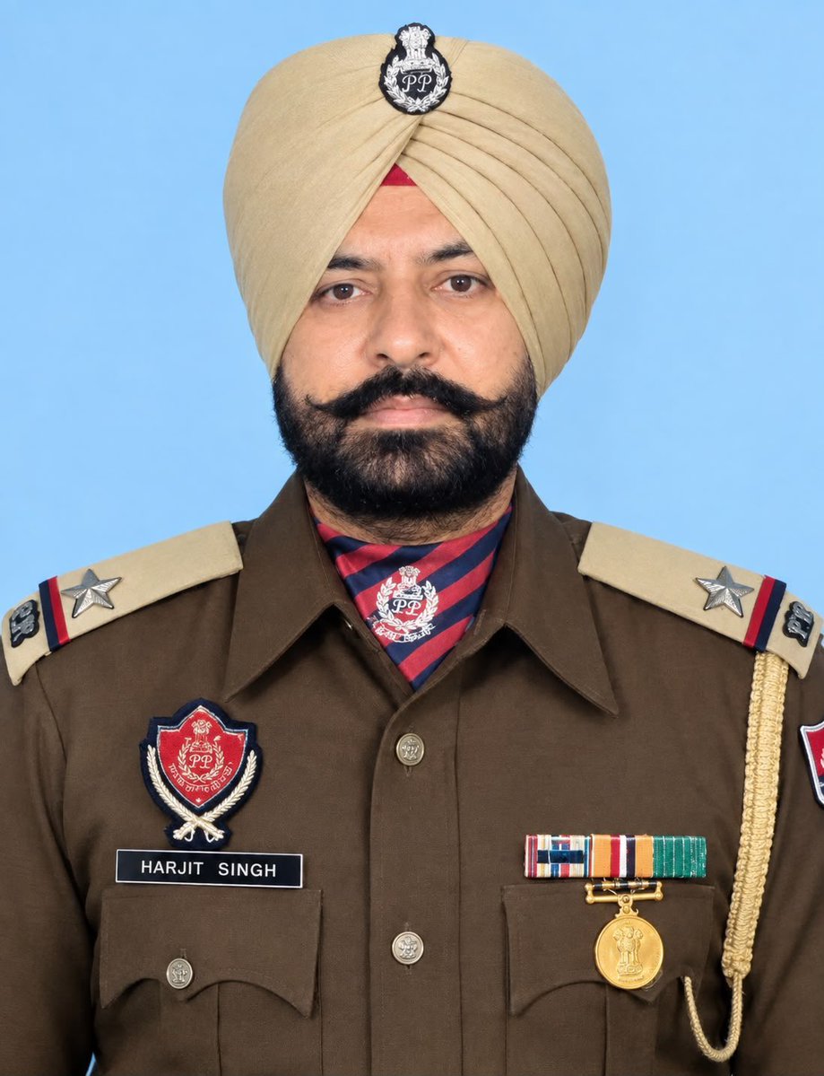 mehartweets's tweet photo. 50-year-old ASI of the Punjab Police, Harjit Singh Ji, was shot by 2 assailants while on duty in Amritsar’s Gate Hakima area. A brave police personnel of Punjab has lost his life while serving the state. My heart goes out to his family and dear ones. People of punjab will forever be indebted to you. 

In the last 4.5 years of AAP rule, the state of Punjab has been running like this. Nobody is safe anywhere anymore.

When we are seeing security personnel being killed, common people cannot expect to be safe.