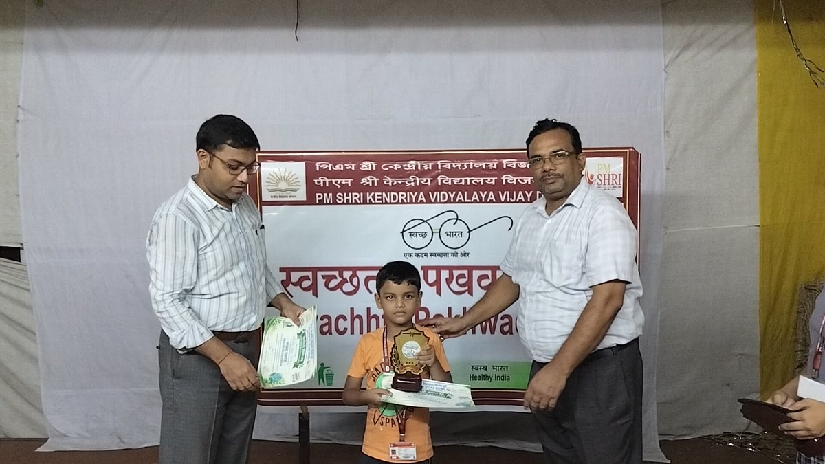 KVFortWilliam's tweet photo. Swachhata pakhwada, prize distribution.
@KVS_HQ 
@kvsrokolkata 
@EduMinOfIndia https://t.co/bX1yykimdL