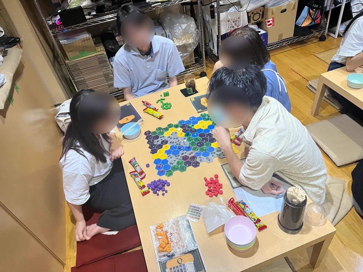onimasa0904's tweet photo. 普段はボードゲームやテレビゲーム、
カードゲームとかでみんなで遊んでます🎮🎲

仕事終わりにそのまま家に帰るだけで
なかなか人との出会いがないな〜って人、
よかったら一緒に遊びましょ✨️
#社会人サークル #友達ほしい #ポケカ https://t.co/owwKqzmBBB