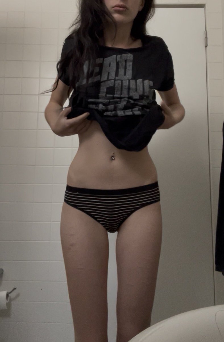 girl_pawwz's tweet photo. BMI guesses?? I’m genuinely going insane I have no idea what I look like https://t.co/ehLsP9n8L9