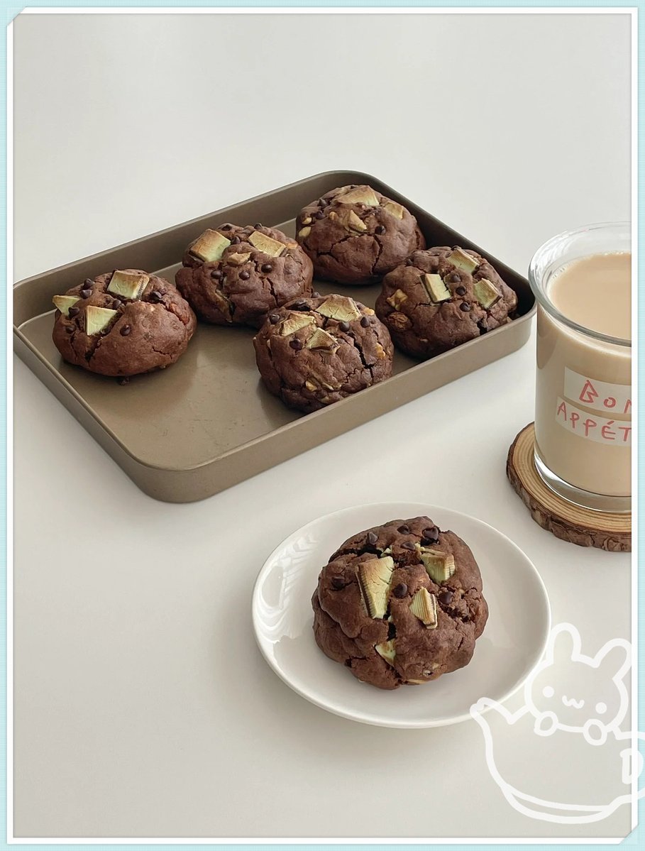 crows908164's tweet photo. Just had the coziest Saturday baking session—homemade chocolate chip cookies straight from the oven, still warm and oozing with melted chocolate. Nothing beats this simple sweet joy , https://t.co/sEiRGB4Cv0