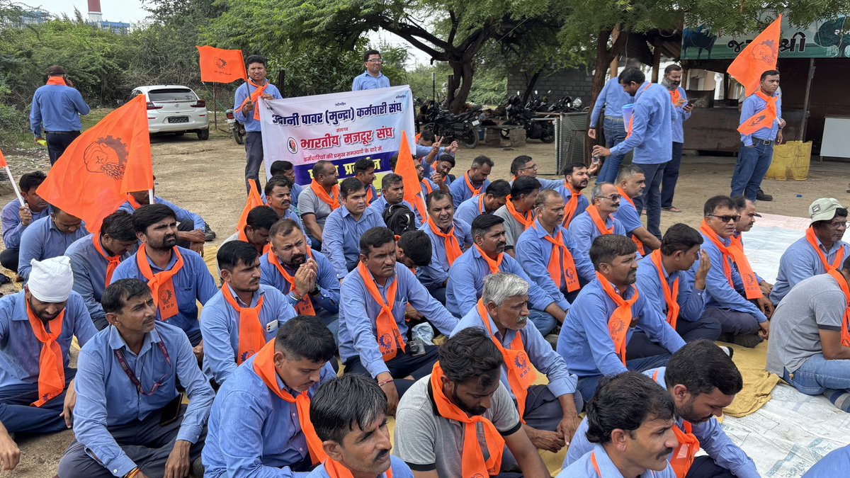 aplbms's tweet photo. Today, employees came together peacefully to raise genuine concerns

🚫 No transfer out of state
🤝 No forced joining of contract/business partners
📈 No 0% increment for any employee
🔐 Continue service on Adani payroll till 58 years

Adani Power Mundra Karmachari Sangh — BMS https://t.co/ALf80EmNSy