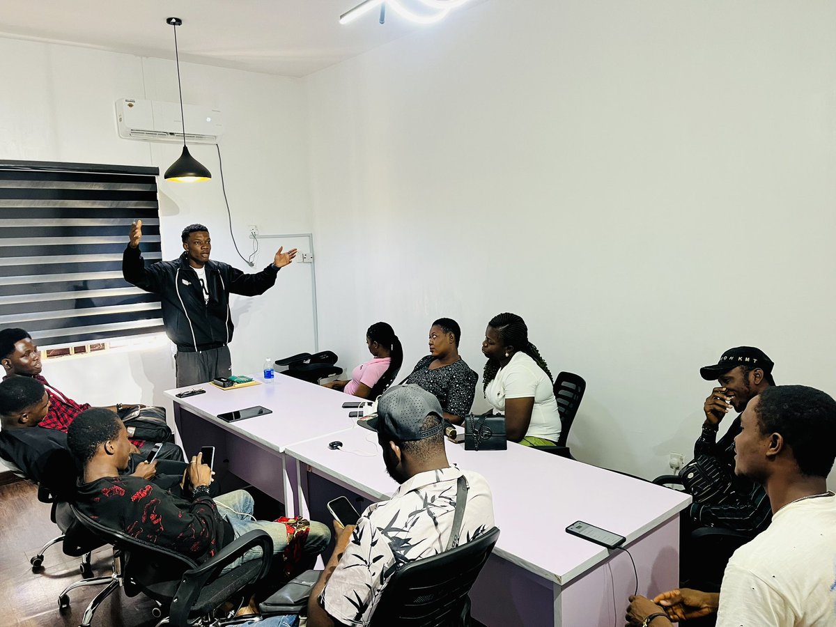 SamCheuo's tweet photo. Touchdown the land of Onitsha branch at @IfexaGrid

DAY 0️⃣2️⃣ of the @SEBchainGamesWK

   Amazing experience seeing brilliant techies in the land presumed to harbour mostly young business apprentices only.

A lot of projects and ideas💡coming 🔜 
WAS NICE VISITING MY HOOD
#SEBGW https://t.co/MrHsnyhtzF