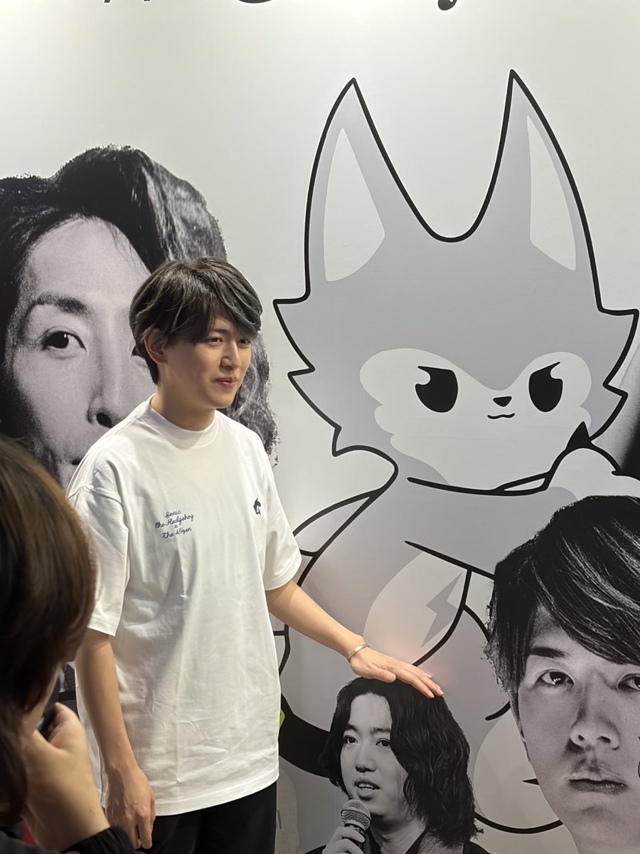 GakuVRC's tweet photo. ぶいちゃブースとzetaブース！
タイミングよくLazさん見れた！
crowさんを撫でる構図かわいすぎw https://t.co/ew2aS8Dxvz