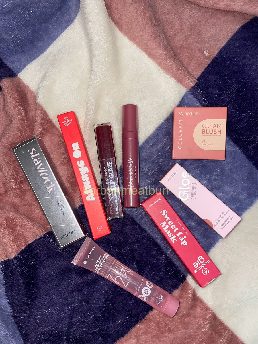 nineoneleven's tweet photo. WTS PL NEW MAKE UP bisa 🍊 PL ada di bawahh

pengiriman dom smg, yuk angkut lgi bu bgt huhu :( https://t.co/W9581ctbPC