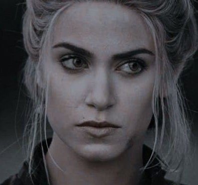 VogueVengeance's tweet photo. Glaring... for reasons. 

She'll deal with that later... and when she does, don't say she didn't provide ( ample ) warning. https://t.co/K95AgH55LD