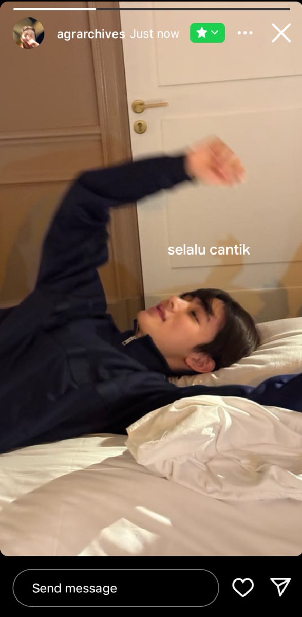 aguevack's tweet photo. a #keonhyeon few tweets au

— give a chance https://t.co/Hm8yF68foj