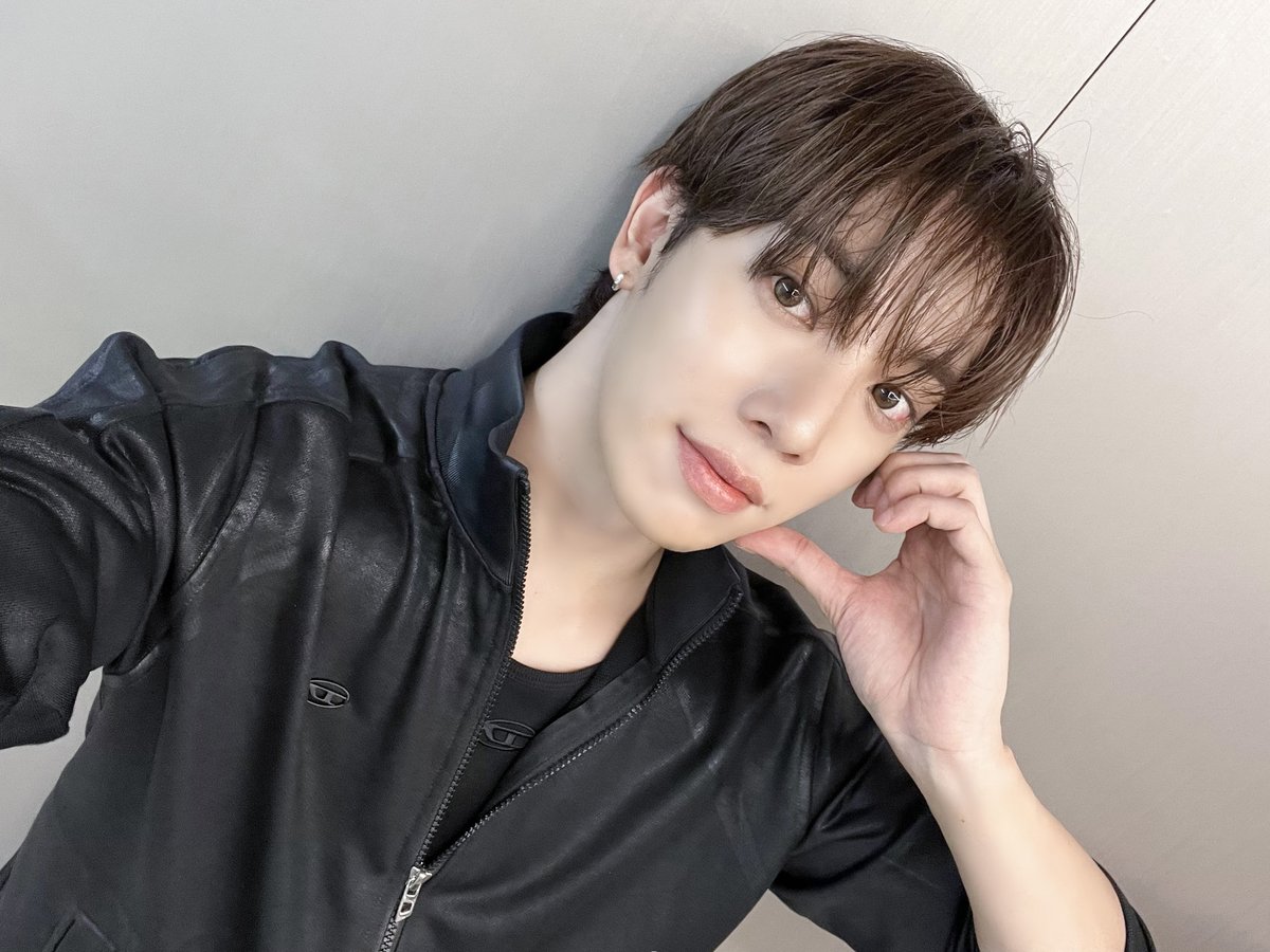 nSSign_official's tweet photo. [ #카즈타 ] 좋은 주말 보냉ㅎㅎ

#nSSign #엔싸인 #エンサイン #KAZUTA https://t.co/CtC2zrVfWP