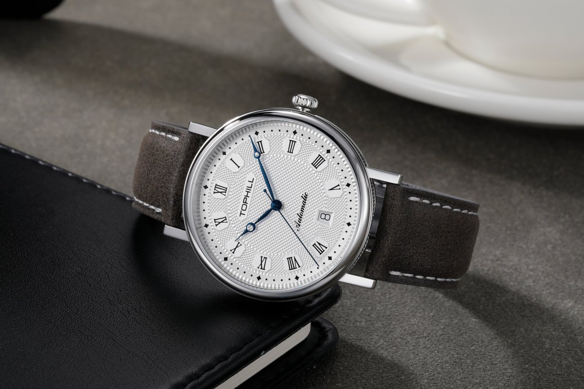 Kimyang1984's tweet photo. TOPHILL TW109G, a watch that combines retro, business, and minimalist styles in one, with a MIYOTA 9019 movement at its core, providing stable reliability.

#tophill #watchlover  #miyota #manwatch #manwatches #automatic #mechanicalwatch #mechanicalwatches https://t.co/nu3ipwZjff