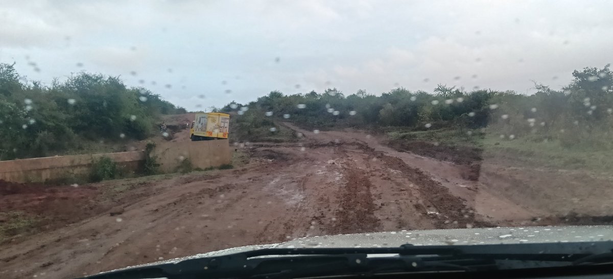 Fondo01's tweet photo. Behind every credible dataset is a researcher who chose to keep going when the road got worse.
Heavy rain. Difficult terrain. Final day of fieldwork. We move. 📊🌧️🚙
#ResearchLife #Fieldwork #DataCollection https://t.co/zcMeF5QSvd