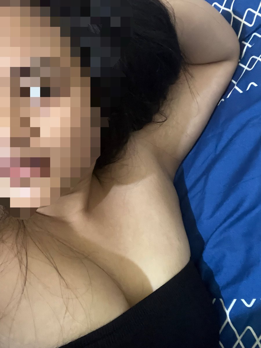 Pasutrisulap's tweet photo. Waiting for partner, suami pulang jam 16.00 katanya 3s sama temennya dulu🤯 deg deg an.. 
#fantasy #cuckold #3some #pasutri #swing https://t.co/alozmhFLeb