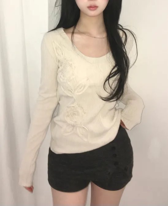 kiinoochan's tweet photo. 장미 자수 디테일이 ㅈㅉ 이쁘다 ••• https://t.co/deWy7GtAag