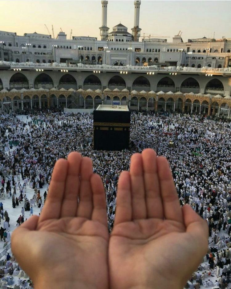 QPP1's tweet photo. في #يوم_الجمعه 🤲🏻🇸🇦

#اللهم_صل_وسلم_علي_نبينا_محمد ﷺ، اللهم اجعل هذا اليوم جمعة خير وبركة ورحمة، واغفر لنا ولوالدينا ولجميع المسلمين.

اللهم احفظ المملكة العربية السعودية، وأدم عليها نعمة الأمن والأمان والعز والاستقرار، واحفظ خادم الحرمين الشريفين الملك سلمان بن عبدالعزيز، وولي عهده الأمير محمد بن سلمان بن عبدالعزيز، ووفقهما لكل ما فيه خير للوطن والمواطن.

اللهم احفظ جنودنا البواسل وجميع رجال القطاعات العسكرية والأمنية، واحمهم بعينك التي لا تنام، وبارك في جهودهم وتضحياتهم، وردّهم إلى أهلهم سالمين.

اللهم احفظ شعب المملكة، وأدم علينا وحدتنا وألفتنا، واصرف عن وطننا كل سوء ومكروه، واجعل بلادنا آمنة مطمئنة شامخة بعزها.

اللهم آمين🤍🇸🇦