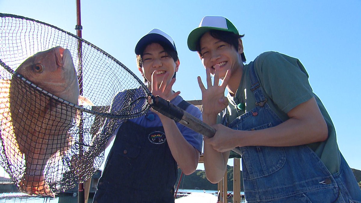 asahi_tv's tweet photo. 👈🏻『#あっちこっちAぇ』👉🏻
⏰きょう深夜0時30分

✨祝デビュー2周年企画✨
長崎県佐世保市で魚を釣りたい🐟 

💙💚まさまさ🆚❤️💜せーけんで釣り対決🎣
器用富豪の佐野、見事な入れ食い状態🤩

一方、一匹も釣れない末澤チームは…
 どちらのチームが勝利するのか⁉️

#正門良規 #末澤誠也 #小島健 #佐野晶哉 #Aぇǃgroup