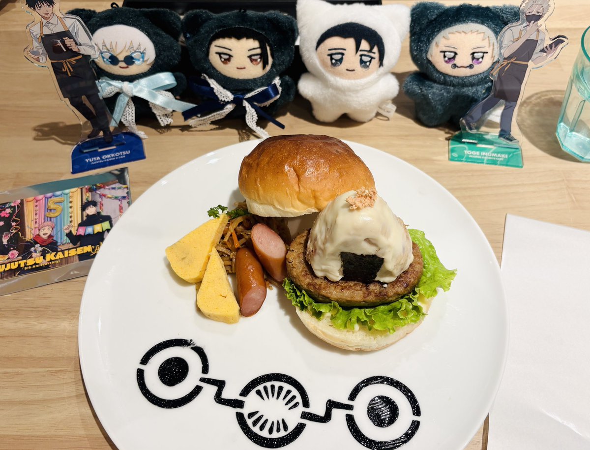 neosayu's tweet photo. 呪術廻戦コラボカフェに来たよ✨️

狗巻くんのツナマヨバーガー🍙🍔と
さしすドリンク🥤と
五条悟の茈フルーツポンチ🤞🏼と
夏油傑の呪霊玉かき氷⚫️🍧🥄

さしすの前のお席で幸せでした🩵 https://t.co/BJlqFVoSqL
