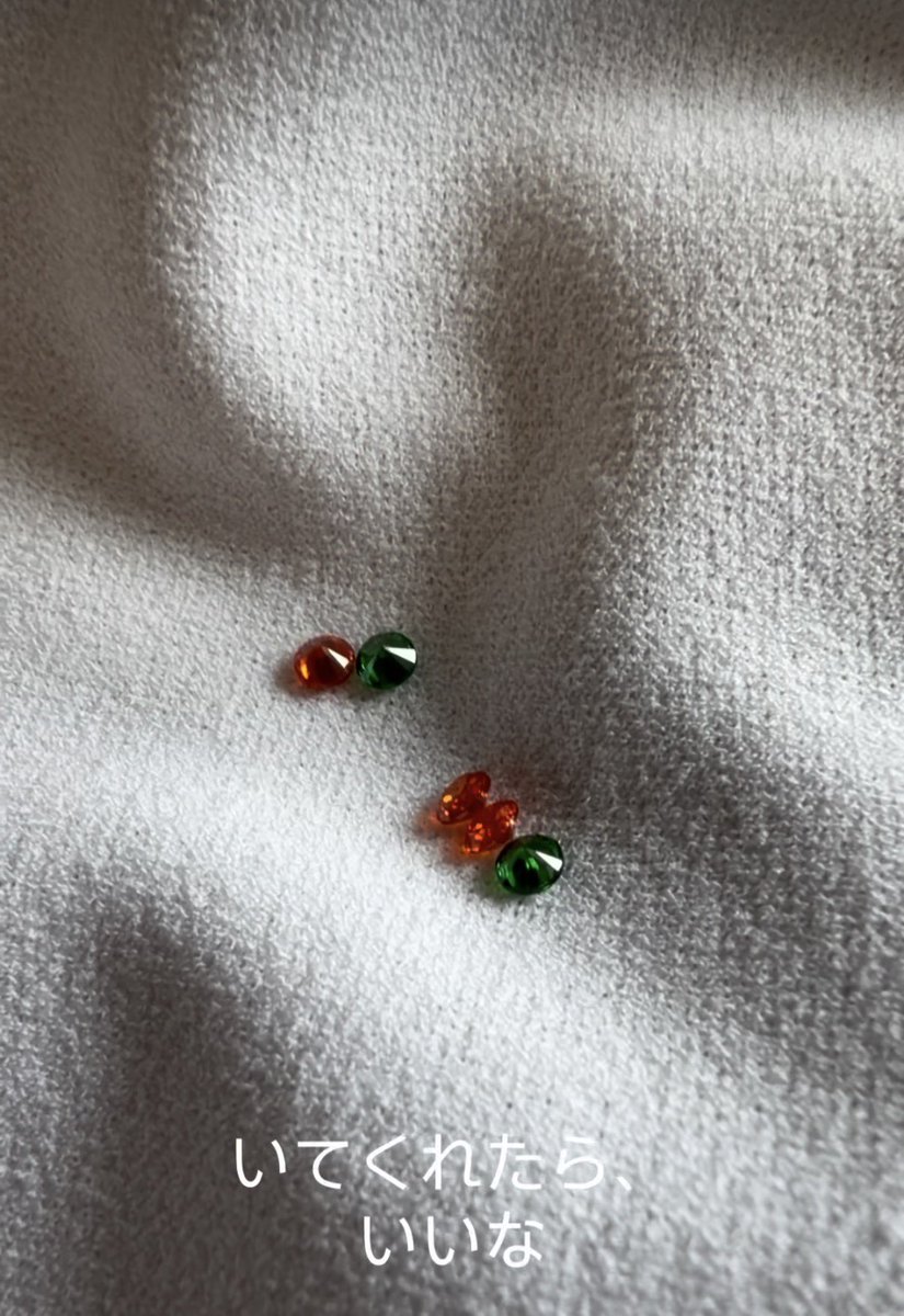 AXBJewelry's tweet photo. 去年の私は、辛いことがたくさんあった。辛い時に推しがいてくれたらって、彼らが映る動画をいっぱい見てた。でも本当に辛い時——会議中とか、トイレで泣きそうな時って、そばにいてくれるわけじゃないんだよね。だけど、いてくれたらいいなって、ずっと思ってた。 https://t.co/mBPMt0wnR4