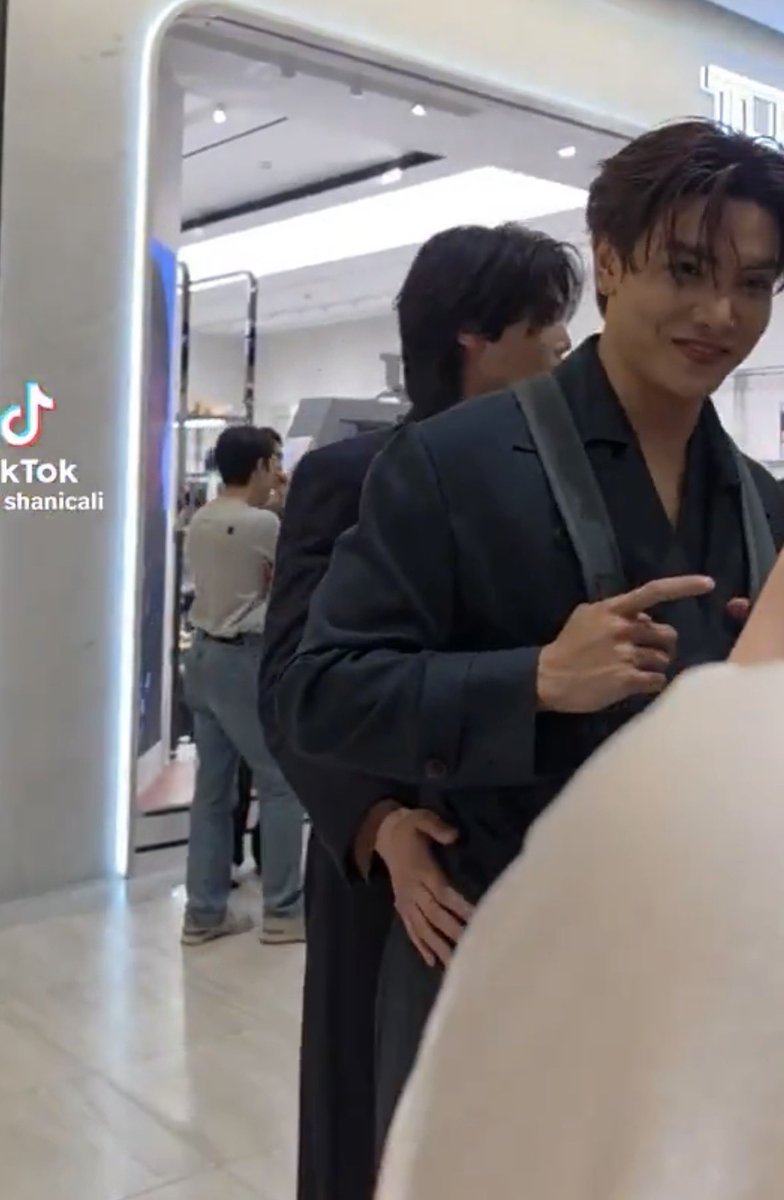 tangeriminie's tweet photo. oh im sure dunk https://t.co/QlLnAtfkLY