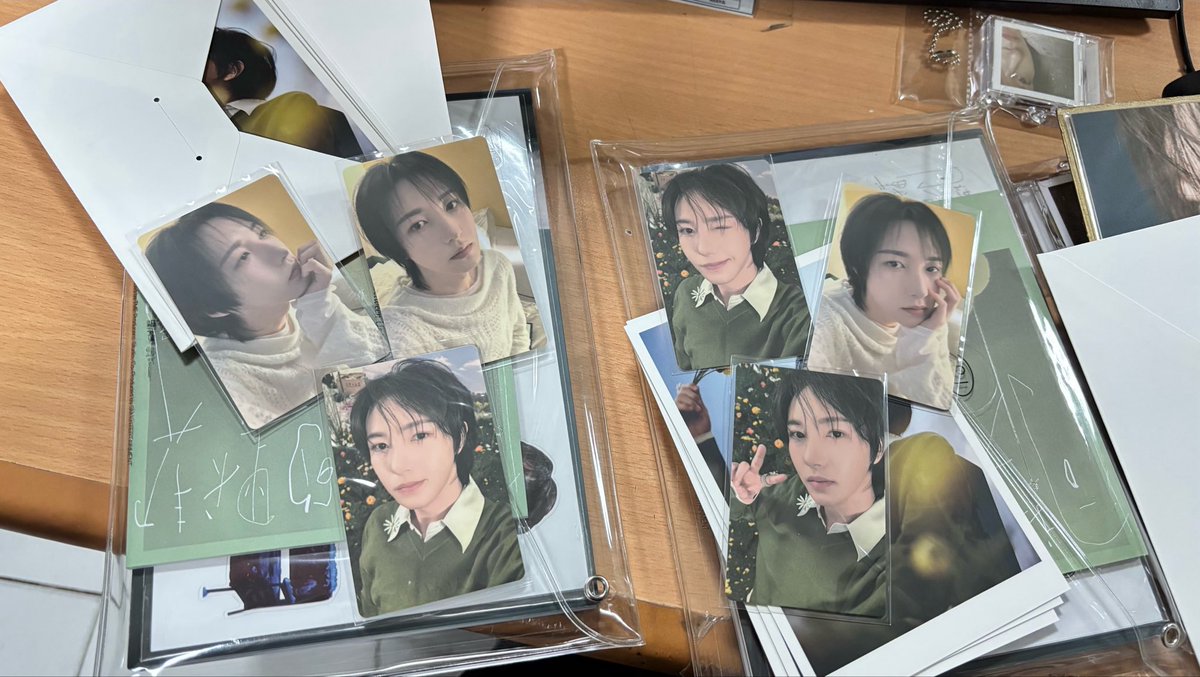 nomnomcs's tweet photo. Guys mau tanya pc album renjun, ini berarti aku dapet lengkap kan ya? https://t.co/9gWsnAg0Ay