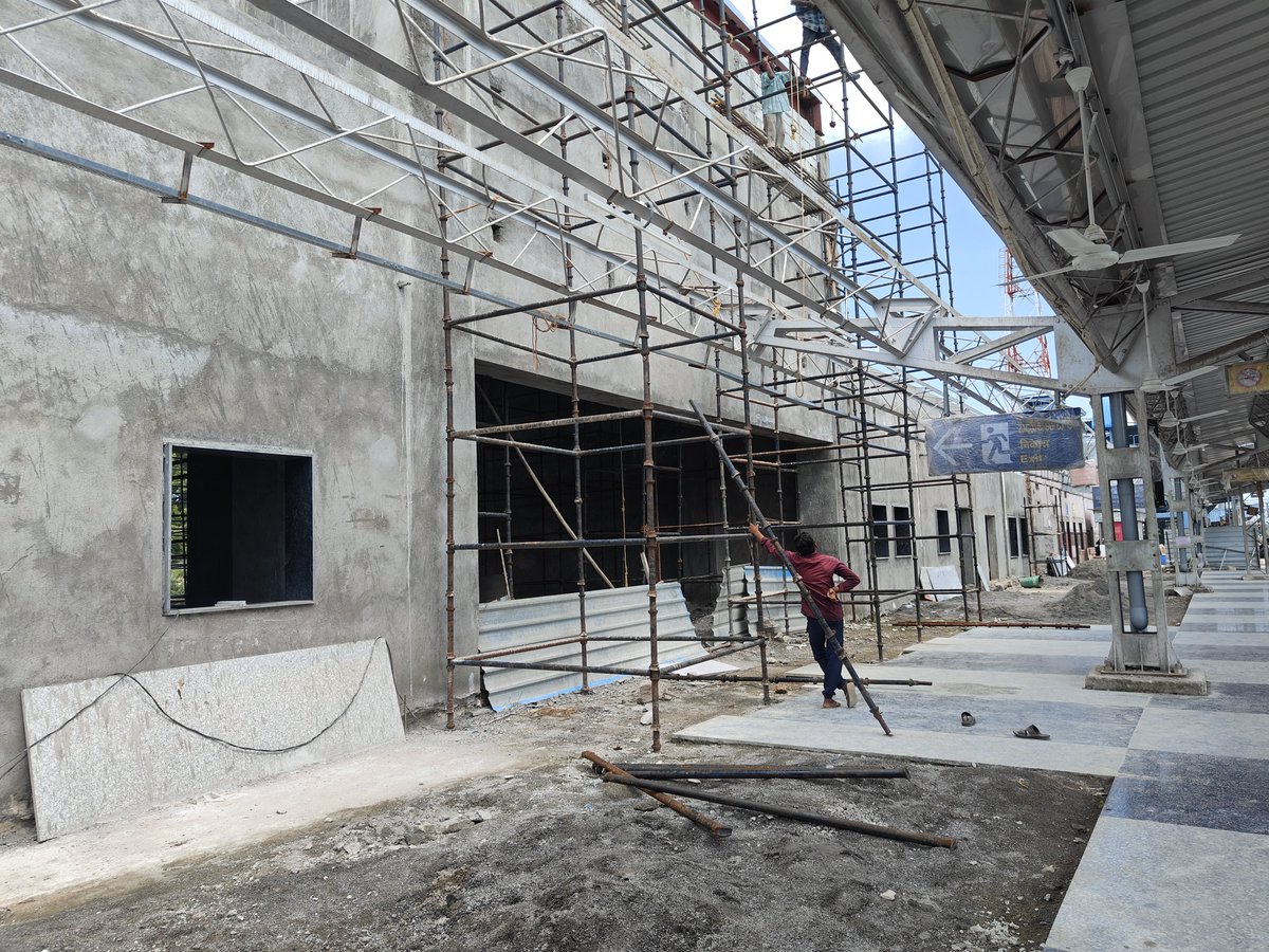 devisingh1998's tweet photo. It's been 2yr for this 26cr project yet very less progress at peddapalli jn. Almost all stns of SCR AB stns completed expect pdpl. Seriously what's going on with pdpl jn does anyone monitoring it?
@SCRailwayIndia @kishanreddybjp 
@drmsecunderabad 
@RailMinIndia @AshwiniVaishnaw https://t.co/Qkw18ZSIYn