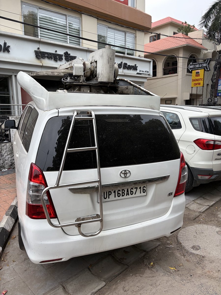 advait_jani's tweet photo. @aajtak get your damn vehicles off the #CMGRIDS footpath. @lkopolice @LucknowNagar https://t.co/L2MOYzJqgI