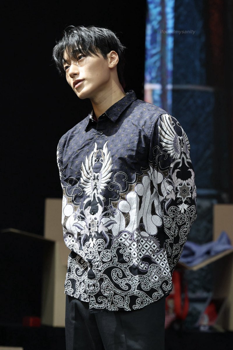 ifoundmysanity's tweet photo. 260715 제이제이뮤즈 대면 팬싸

san in batik

#SAN #산 #ATEEZ #에이티즈 #최산 https://t.co/QB0CnwVQhd