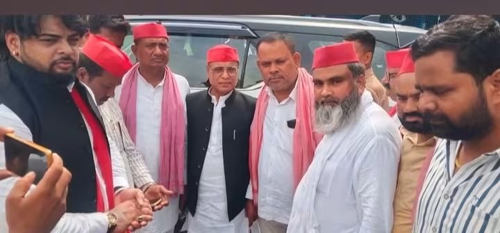 DanishC79226065's tweet photo. विधानसभा क्षेत्र तुलसीपुर के लोकप्रिय पूर्व विधायक अब्दुल मशहूद खान का जनता में बढ़ा वर्चस्वपूरे विधानसभा क्षेत्र की जनता ने समाजवादी पार्टी के राष्ट्रीय अध्यक्ष श्री अखिलेश यादव से मांग की है कि पूर्व विधायक तुलसीपुर को 27 के विधानसभा चुनाव के लिए अधिकृत प्रत्याशी घोषित किया जाए https://t.co/C6p0BIjO55