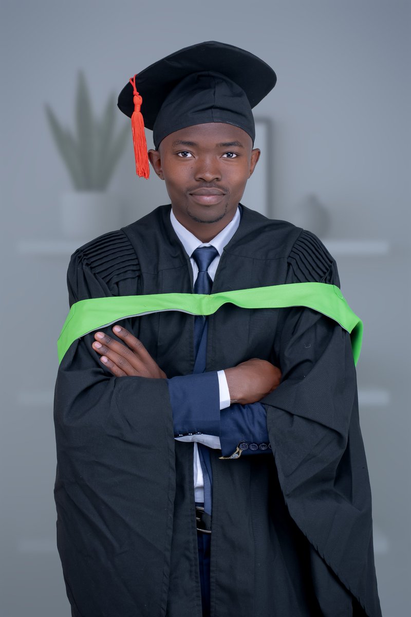 sir_dery's tweet photo. Walked in with a dream, walking out with a degree. 🎓 It took endless hard work, resilience, and a solid support system to reach this milestone. To God, my family, and friends,Thank you!
#UoN75graduation
#SiNiUoN
#UoNclass2026 https://t.co/7qwEnHHwgB