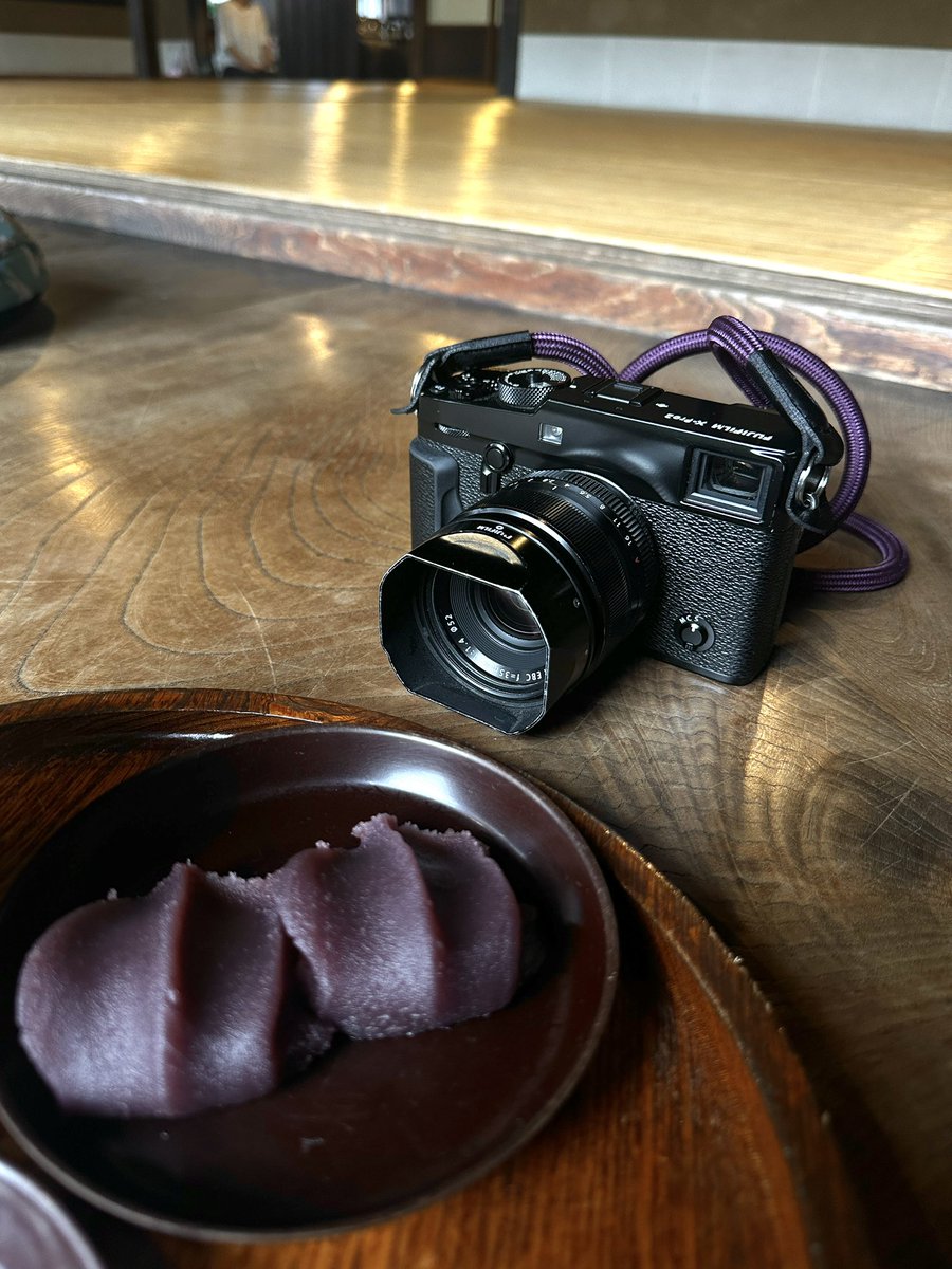 hommachi_718's tweet photo. ダチと朝から本店の赤福食べ行ったんだけどX-Pro2がこの空間に似合いすぎてて眼福。 https://t.co/M1dpN15QBt