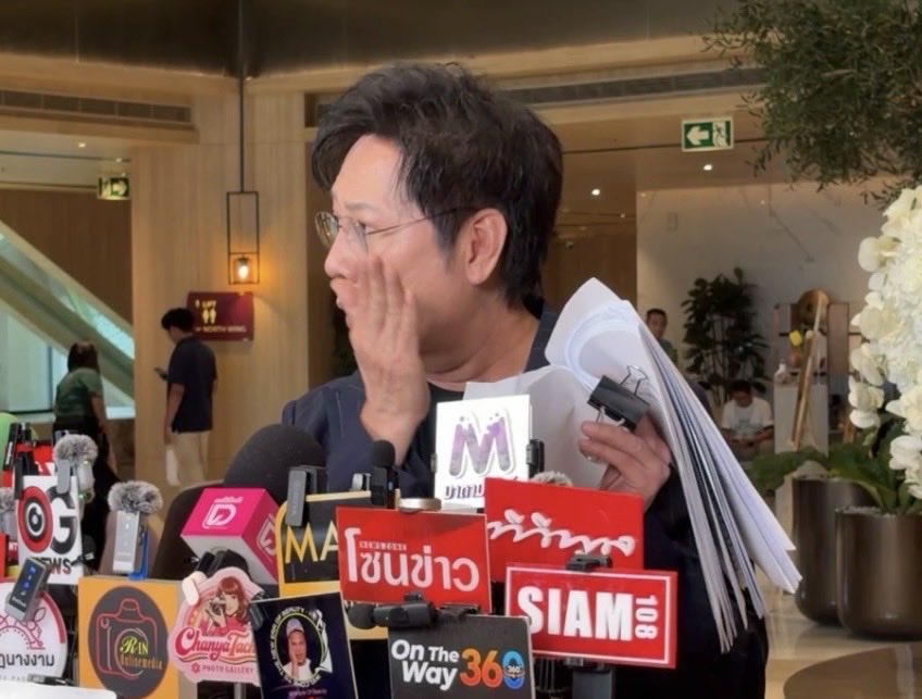 OGNEWS67's tweet photo. จากปากบอสณวัฒน์ #ทารีน่า ได้ไปประกวด Miss Universe ครั้งที่ 75 แน่จ๊ะพวกแกร พร้อมหลักฐานหนาปึกออกมาทวงความยุติธรรม! 

#บอสณวัฒน์ #ทารีน่า #MissUniverse https://t.co/aPFL8wbXHH