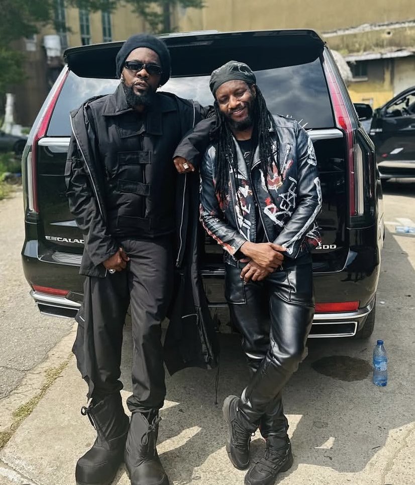 TarbloeDenimo's tweet photo. Winky D flying to Nigeria, shooting a video with Patoranking and not posting a single thing about it… not even a vlog. Bro moves like the FBI 😭😂 One of Albert Einstein’s moves, honestly. 🤞🏾 https://t.co/GuYUtA7mNP