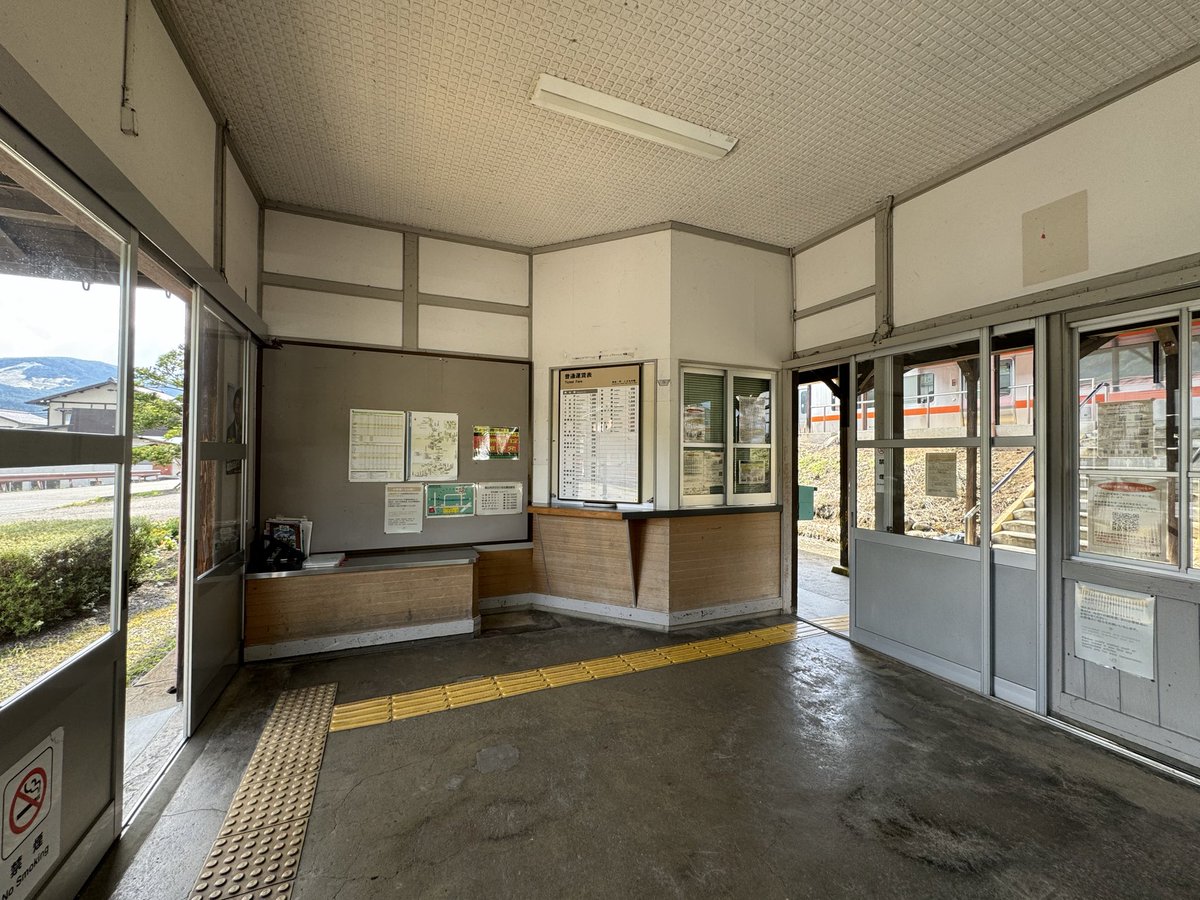 pc00665415's tweet photo. というわけで飛騨一宮で特急対向待ち
6分停車時間の撮影時間
駅ノートがある https://t.co/8IAOZ9iqi3