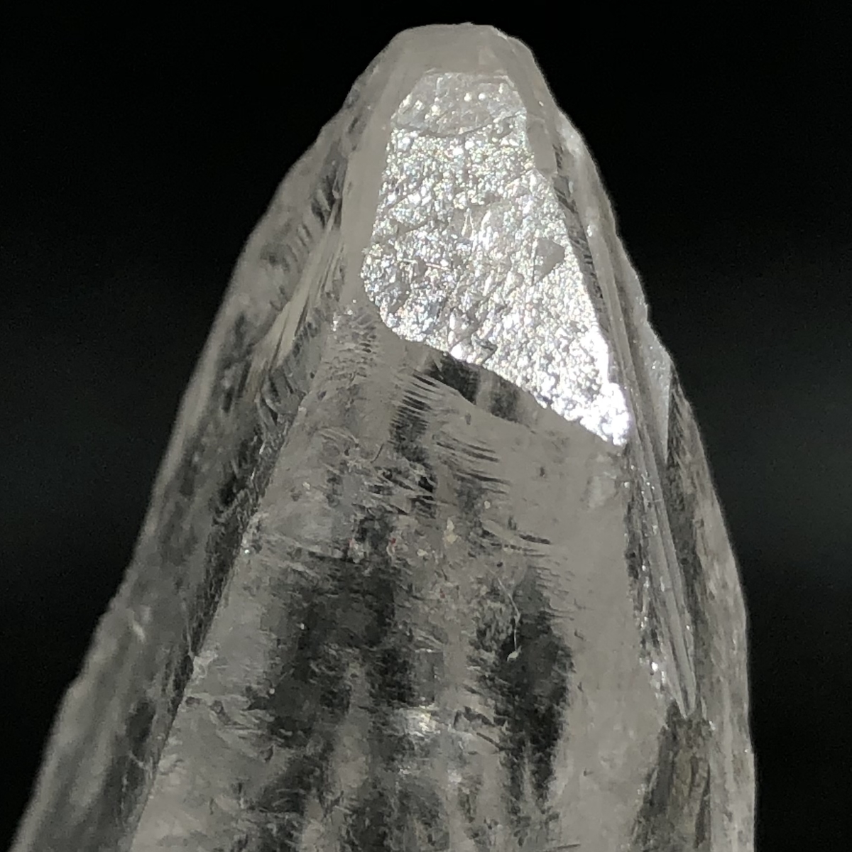 Crystal_Studio1's tweet photo. Yahoo!オークションに、ブラジル・ミナスジェライス州グラオン・モゴル産の水晶を出品しました。
ヒーリング分野では、結晶面に現れる「下向き三角形」の印やくぼみをトライゴーニックと呼んでいます。

▼商品ページ
https://t.co/99WlpUfhcO

#水晶 #天然石 #鉱物 https://t.co/9gW10NmCa9