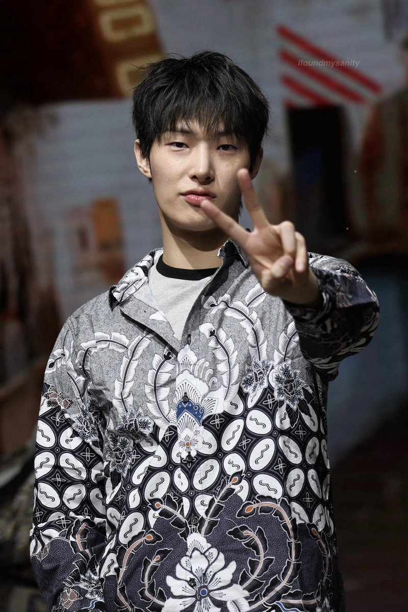 ifoundmysanity's tweet photo. 260715 제이제이뮤즈 대면 팬싸

mingi in batik

#MINGI #민기 #ATEEZ #에이티즈 https://t.co/qhAL5Uefb6