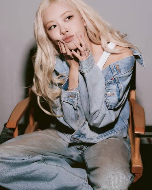 IconicRankings's tweet photo. Harper’s BAZAAR Singapore has published the list of Biggest celebrity campaigns of 2026! 💫

★ Jung Kook: Calvin Klein & Chanel Beauty
★ Lingling Kwong: Calvin Klein
★ Rosé: Levi’s
★ Sea Tawinan Anukoolprasert: Calvin Klein
★ Hailey Bieber: Miu Miu
★ Xiao Wen Ju: Miu Miu
★ Chen Haoyu: Prada
★ Kelvin Harrison Jr.: Prada
★ Hunter Schafer: Prada
★ Troye Sivan: Prada
★ Yuna (ITZY): Fendi
★ Hwasa: Burberry
★ Narin: Burberry
★ Apo Nattawin: Piaget
★ Yeji (ITZY): Roger Vivier
★ Jin: Fred
★ Tian Xiwei: Gucci
★ JOSHUA (SEVENTEEN): Jaeger-LeCoultre
★ NINGNING (aespa): Gucci
★ Sarah Pidgeon: Balenciaga
★ j-hope: Louis Vuitton
★ Bang Chan (Stray Kids): Fendi
★ Huh Yunjin (LE SSERAFIM): Fendi
★ Simone Ashley: Burberry
★ Tom Blyth: Burberry
★ Margot Robbie: Chanel
★ Phuwin Tangsakyuen: Franck Muller
★ Bright Vachirawit: Burberry
★ Kate Moss: Burberry
★ Kendall Jenner: Burberry
★ Jonathan Bailey: Burberry
★ Teyana Taylor: Burberry
★ Winona Ryder: Balenciaga
★ Roh Yoonseo: Balenciaga
★ Harris Dickinson: Balenciaga
★ Hudson Williams: Balenciaga
★ Xiao Zhan: Tod’s
★ Momo (TWICE): Onitsuka Tiger
★ Cha Eun Woo: Chaumet
★ Olivia Rodrigo: Miu Miu
★ Li Gengxi: Miu Miu
★ Suzanne Lindon: Miu Miu
★ Sateen Besson: Miu Miu
★ Jennie: Chanel
★ Gracie Abrams: Chanel
★ Jennifer Connelly: Louis Vuitton