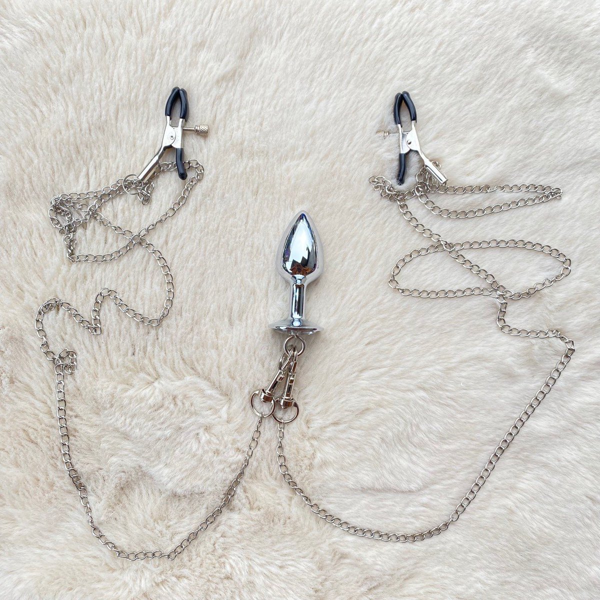 meaw_secretshop's tweet photo. #BDSM ปลั๊กก้น+ที่หนีบจุกนม ร้อยสายโซ่แซ่บๆ ถอดแยกได้ เพิ่มความเสียวเซ็กซี่สุดๆ 💖💖💖

✨ราคา 350 บาท✨

ค่าส่งเอกชน 40 บาท
#ของเล่นผู้ใหญ่
#เซ็กส์ทอย
#ร้านแมวเ��มียว
#meaw_secretshop https://t.co/kg4mEvLC9m