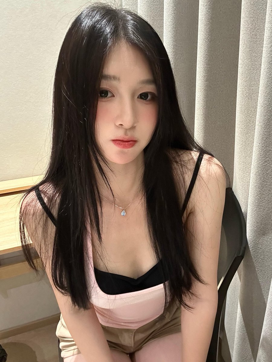 Kumdhan1's tweet photo. 有男生要来锐评我19的福嘛🥺                                                                

睡不着来X发泄了😡                 

流言看到真的发…不墨迹 https://t.co/GZXswDYiwk