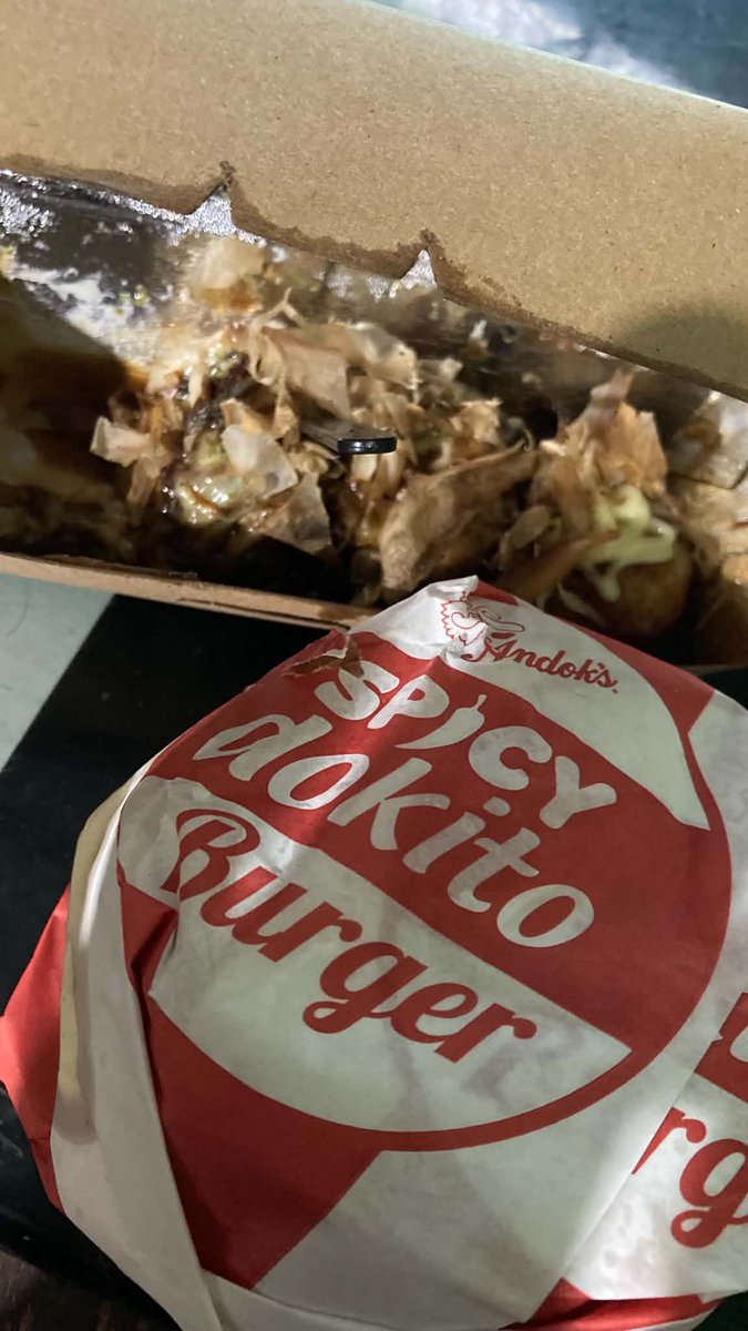 lenyways's tweet photo. 💌: @Juicyycoffee
i got my takoyaki and dokito burger!! waaaah thank you so much po for this meryenda 😋💗
#lenwinz ⭑.ᐟ https://t.co/P9dImQQdQw