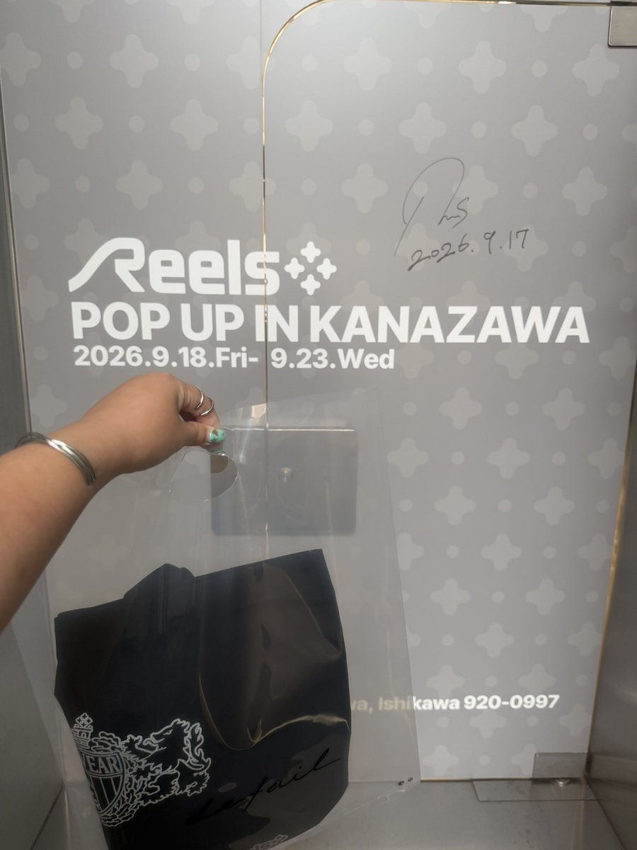 r__san000's tweet photo. 限定のん買えた😭
ライブは前の通路横っぽいのでドキドキ😭😭 https://t.co/zMU7sEwDMt