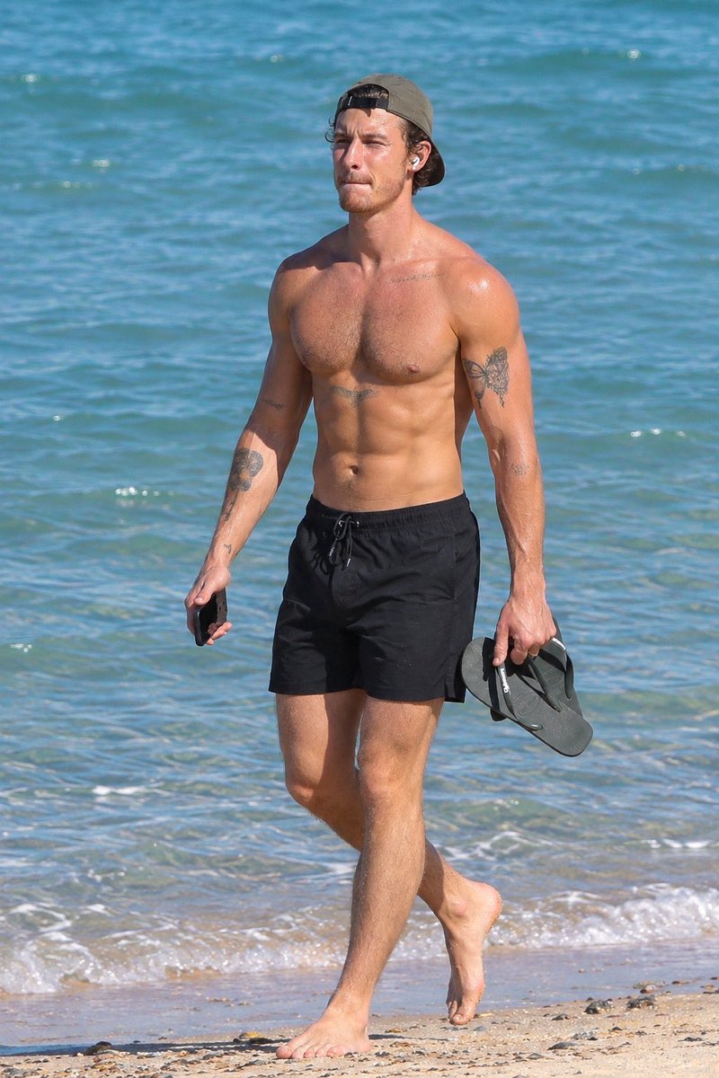 imlolade's tweet photo. Shawn Mendes Goes Shirtless for Walk Along the Beach in Rio de Janeiro. https://t.co/4oLK7OMsu5