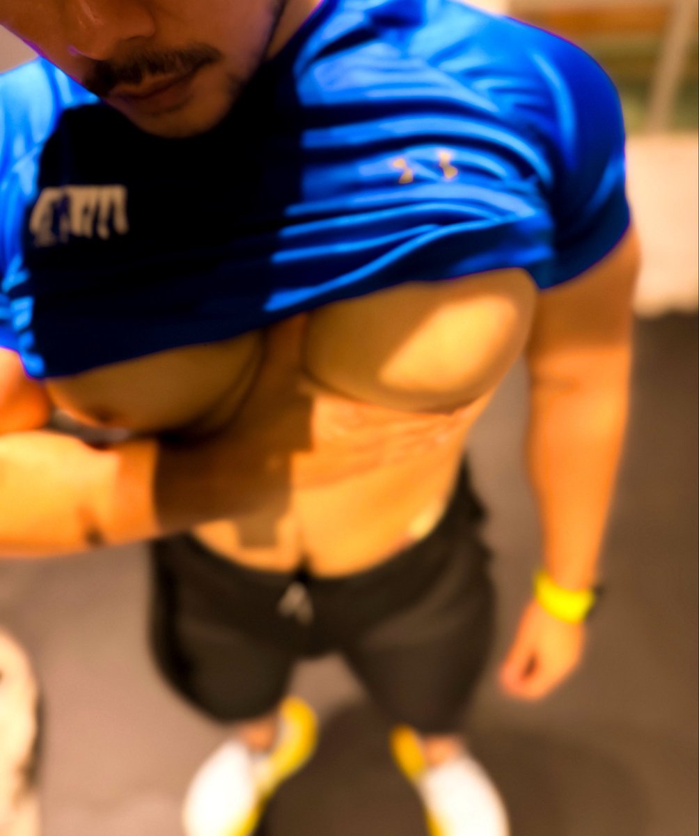 xhx_93's tweet photo. Throwback chest day yesterday https://t.co/pjKnqoqTPo
