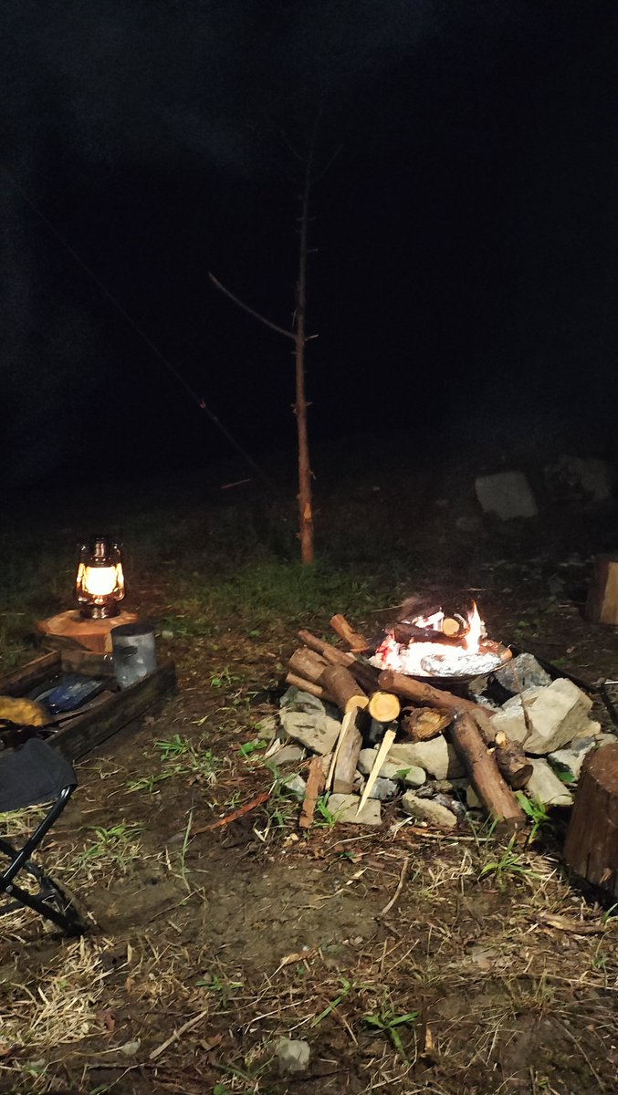 nasubi628's tweet photo. やっと晴れの休み
寝過ごして夕方到着
既に気温20℃、気持ちいい
焚き火を前につい飲みすぎてしまい起きたら10時
たまらんね
#ソロキャン #焚き火好き https://t.co/NFlwqOf2RM